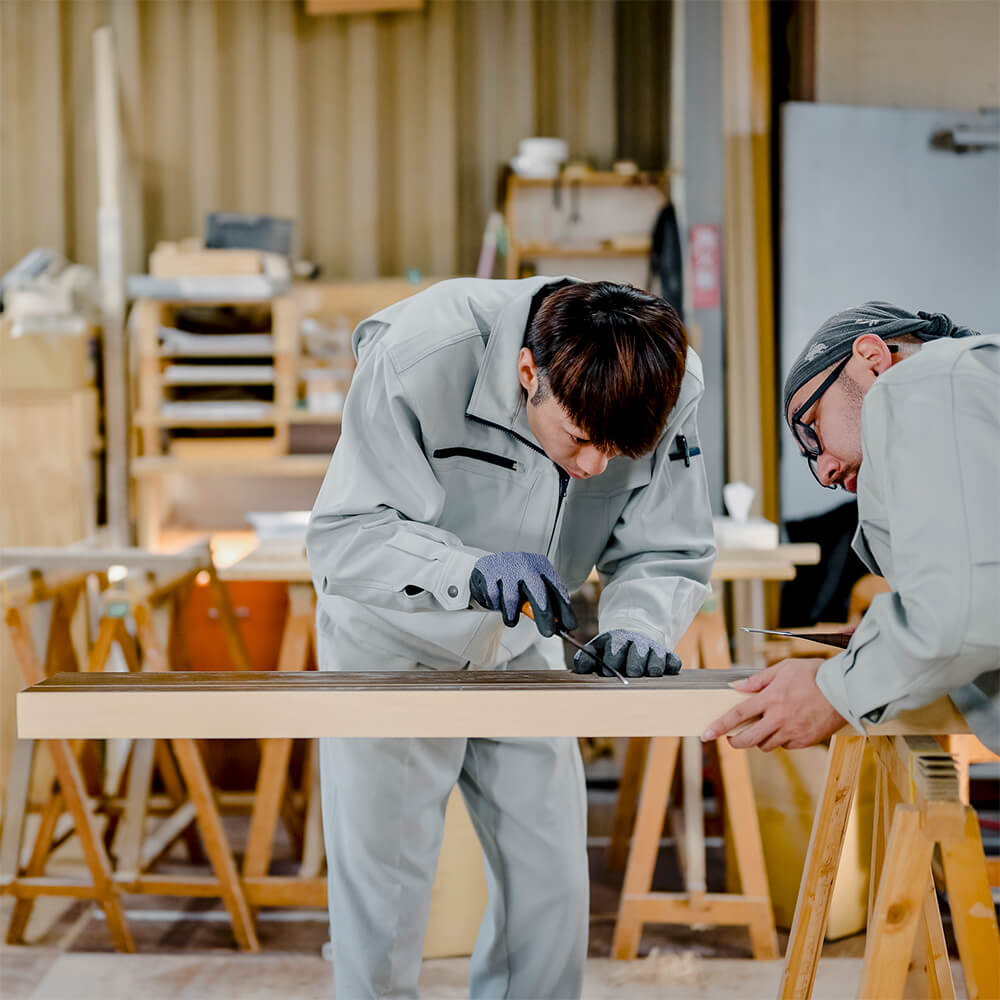 木製防火戸の作業風景2